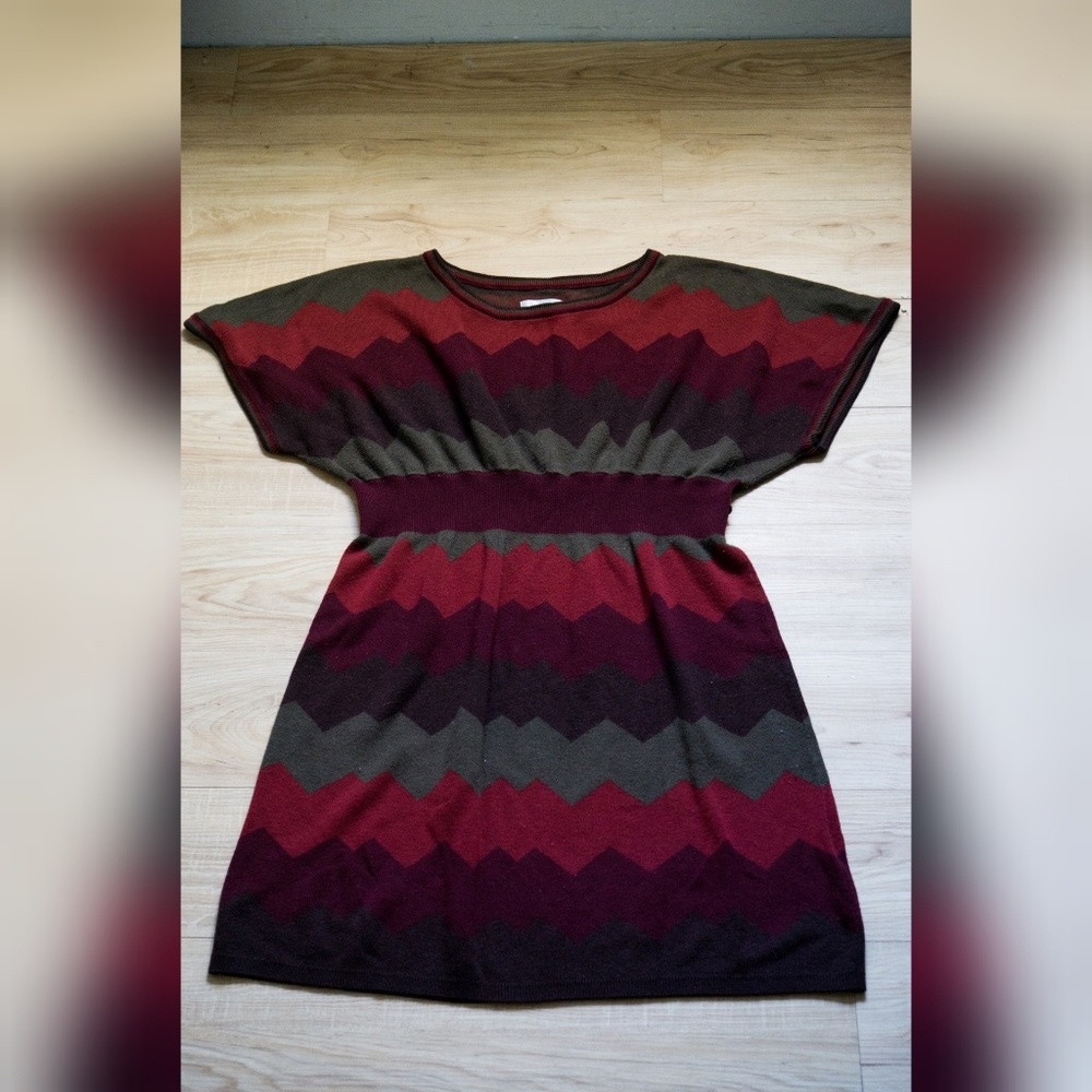 Comfortable, chevron dress with sinched waist
